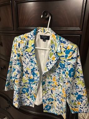 Jones New York White Blazer with Blue, Green & Yellow Floral Print